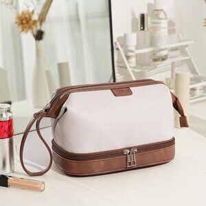 NWT! Cluci Ivory & Brown Faux Leather Cosmetics Makeup Bag w/Bottom Storage